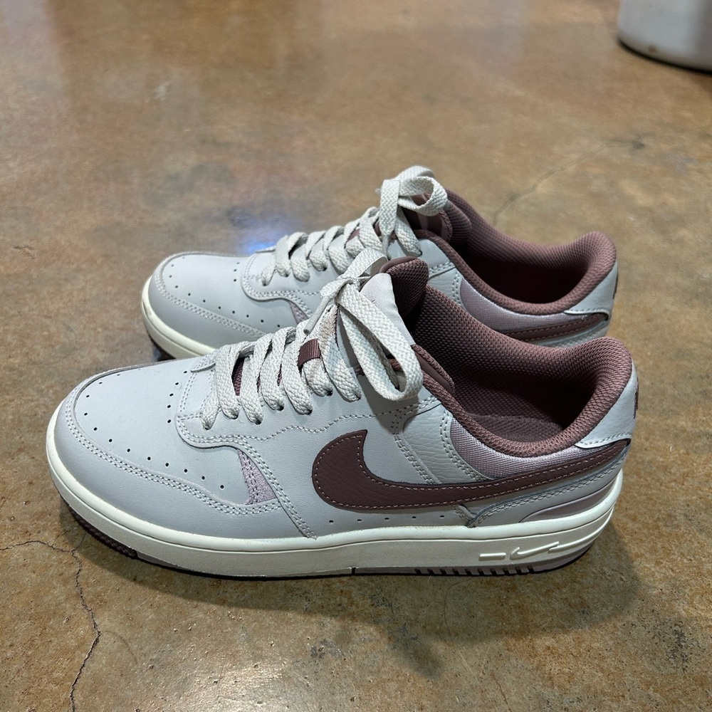 Nike tennis shoes